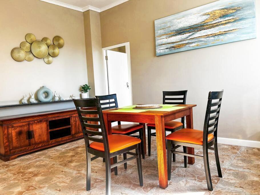 Large 74m2 Aprtm - Cozy Cpt - 200 Mbps Internet Appartement Kaapstad