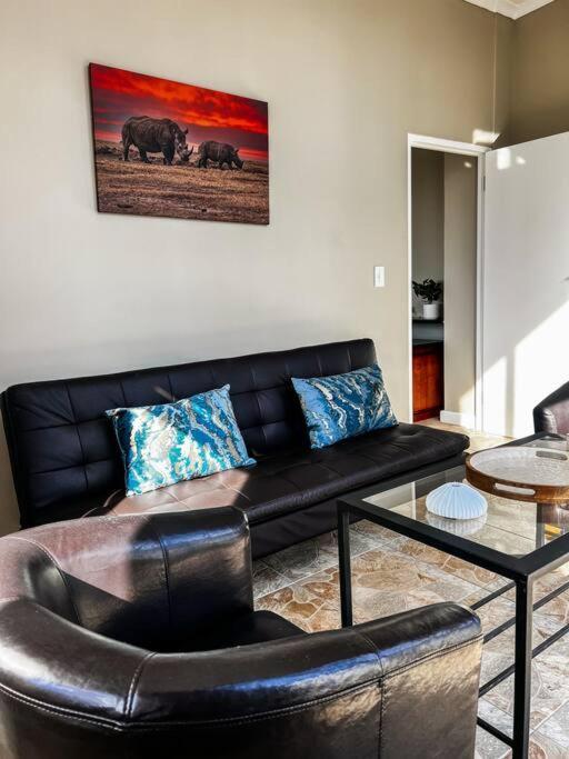Large 74m2 Aprtm - Cozy Cpt - 200 Mbps Internet
